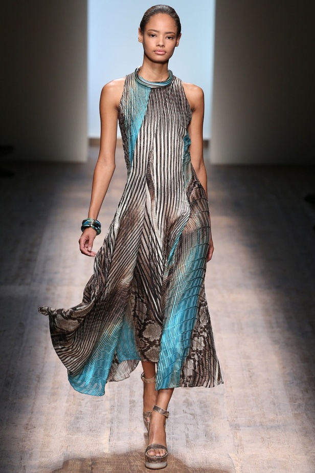 أناقة الربيع كلاسيكية مع SALVATORE FERRAGAMO