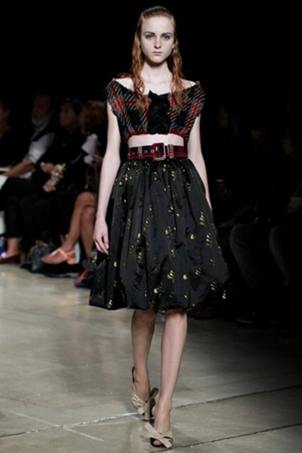 معاطف جلدية وسترات قصيرة في عرض  Miu Miu