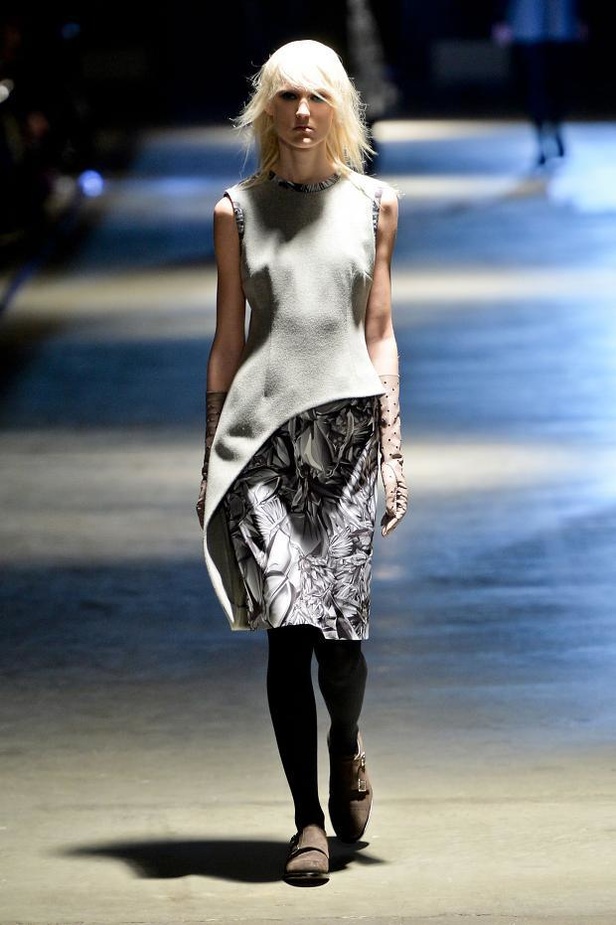 أزياء Giles... تفاصيل صغيرة تصنع الدهشة