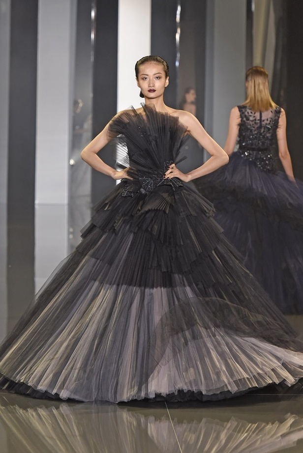 Ralph & Russo مجموعة تحبس الأنفاس!