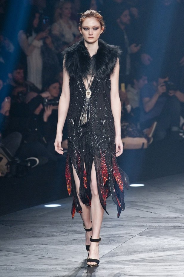 Roberto Cavalli... أناقة بسحر الغابات الاستوائية