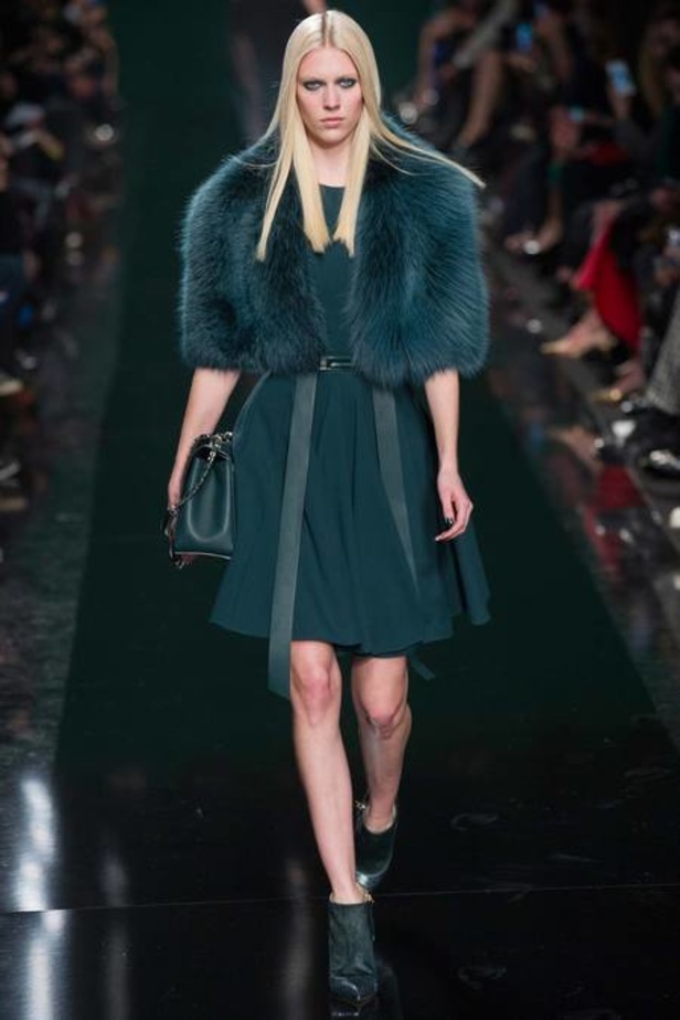 Elie Saab... الوصفة السحرية لأناقة السهرات