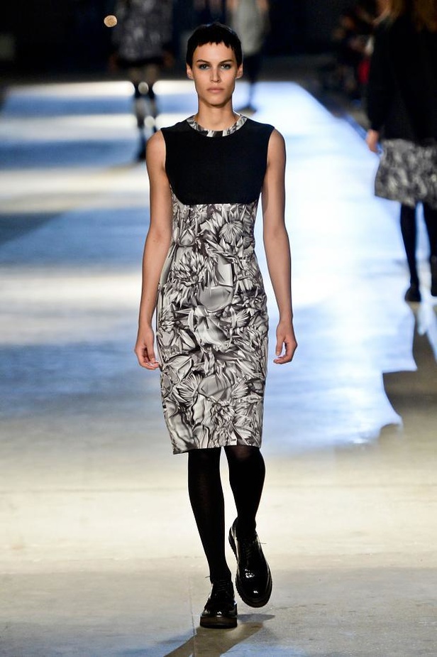 أزياء Giles... تفاصيل صغيرة تصنع الدهشة