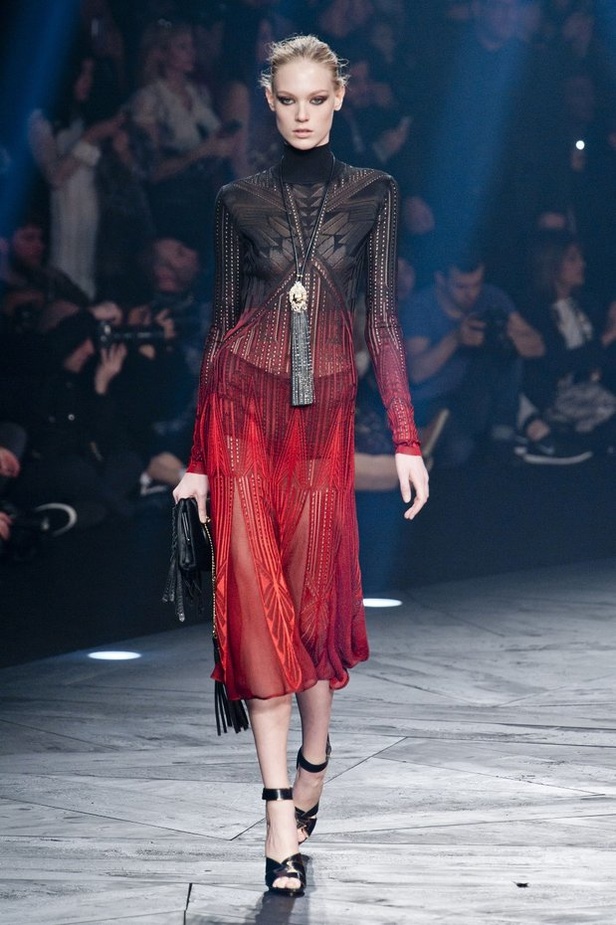 Roberto Cavalli... أناقة بسحر الغابات الاستوائية