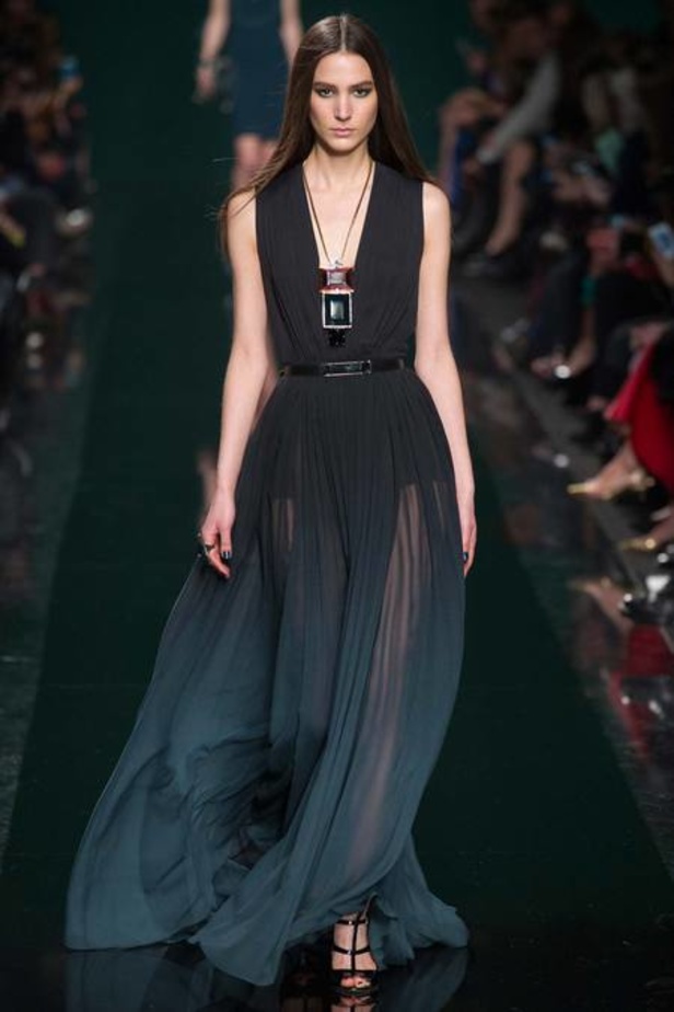 Elie Saab... الوصفة السحرية لأناقة السهرات