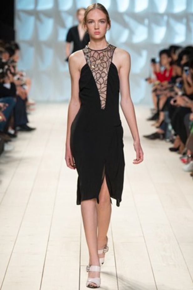 الأنوثة والرقي يتناغمان في مجموعة  Nina Ricci