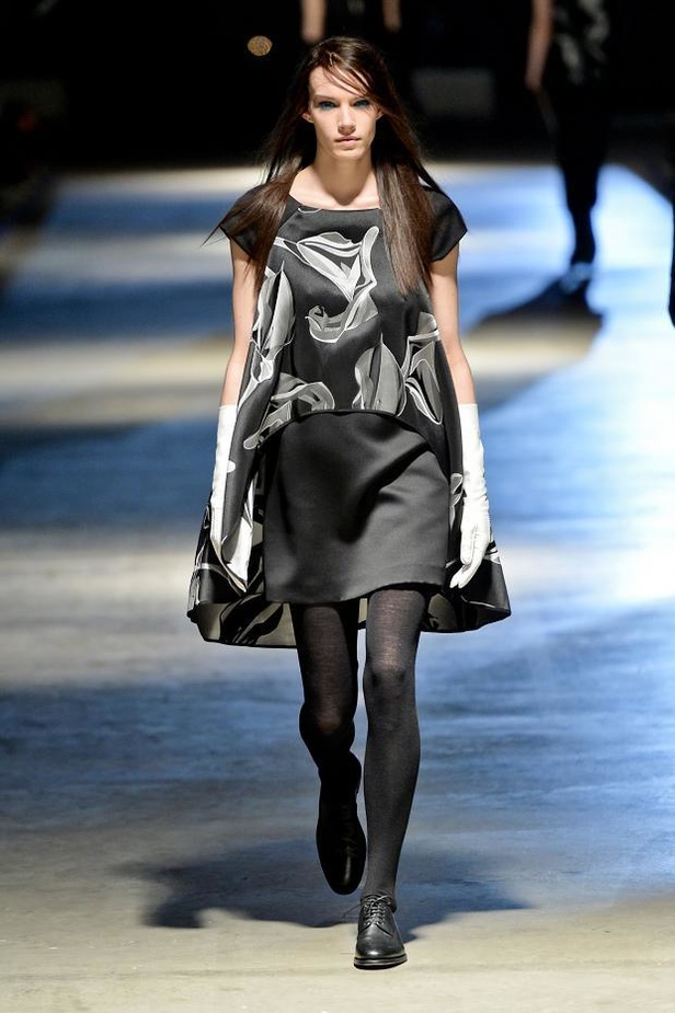 أزياء Giles... تفاصيل صغيرة تصنع الدهشة