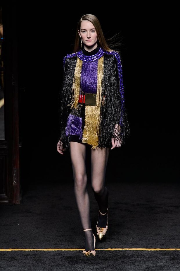 حقبة السبعينات تعجّ بالألوان في مجموعة Balmain