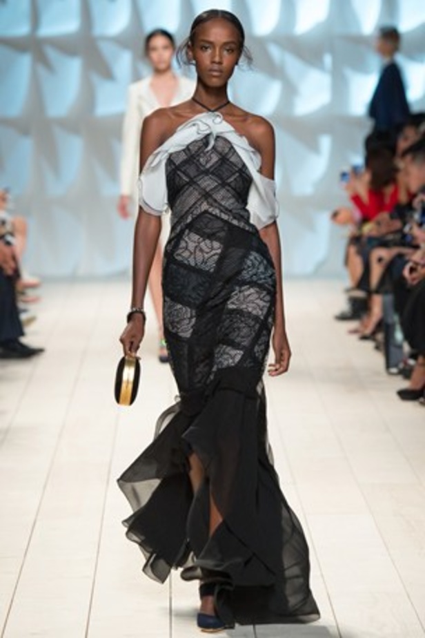 الأنوثة والرقي يتناغمان في مجموعة  Nina Ricci