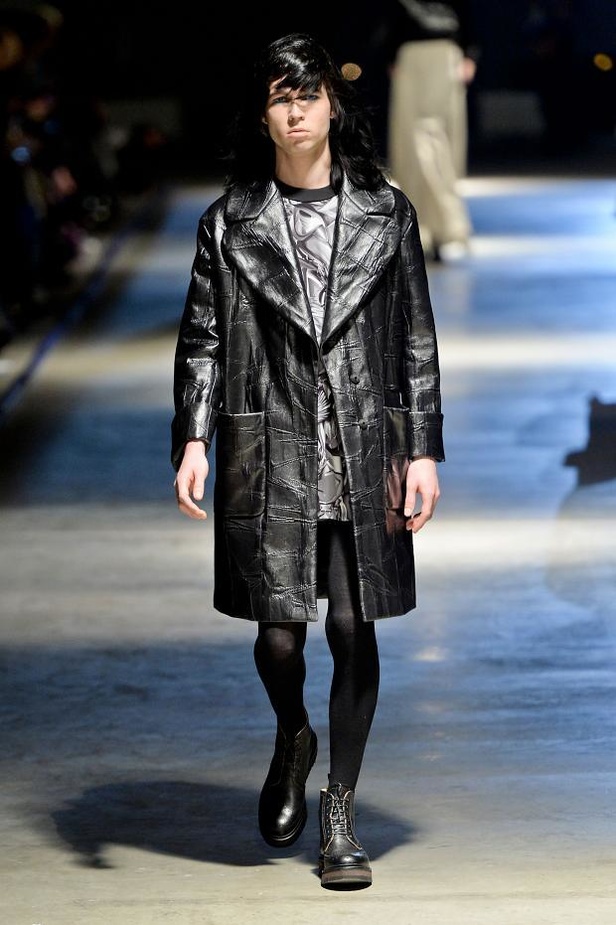 أزياء Giles... تفاصيل صغيرة تصنع الدهشة