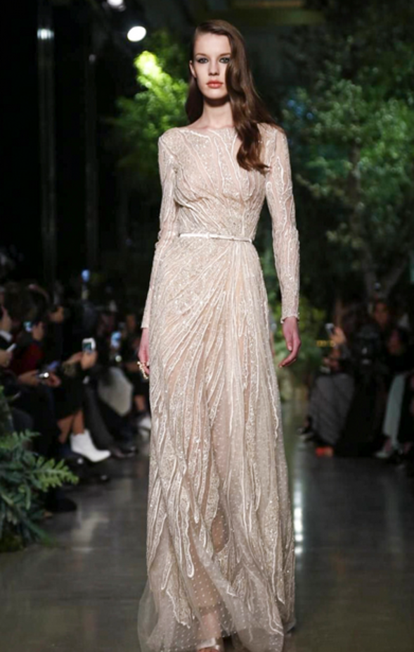 Elie Saab يمنح سندريلا سحر شهرزاد