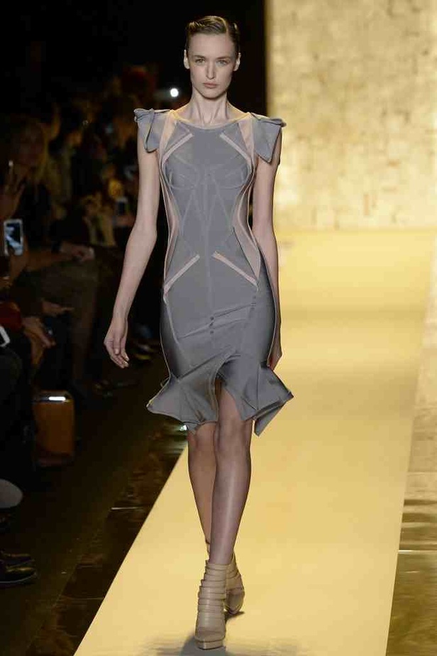 مغامرة مأمونة العواقب مع خريف Herve Leger 