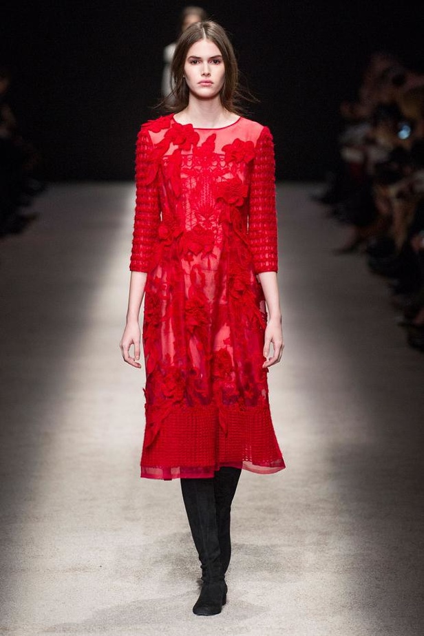 طلّة راقية في عالم التطريز مع Alberta Ferretti