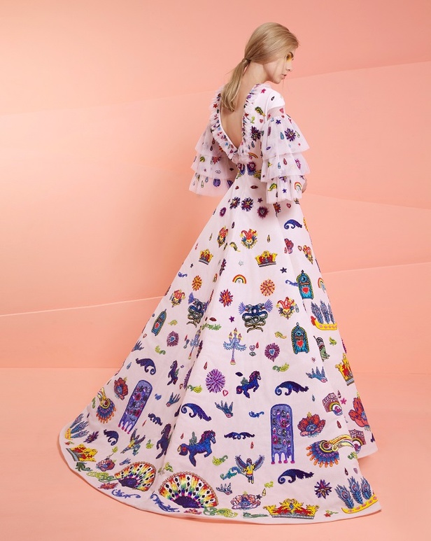 صخب من الجمال والألوان في تصاميم رامي قاضي