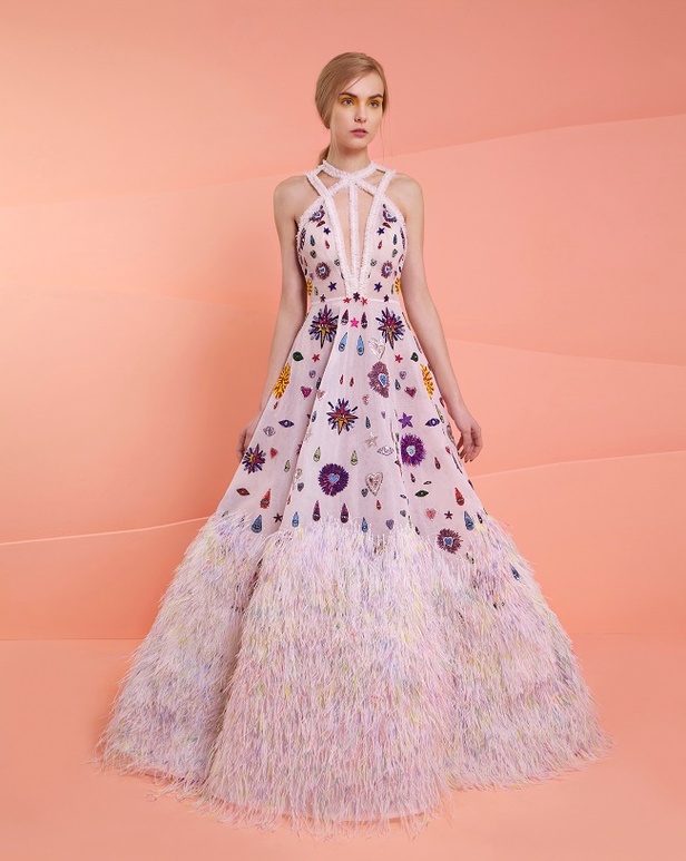 صخب من الجمال والألوان في تصاميم رامي قاضي