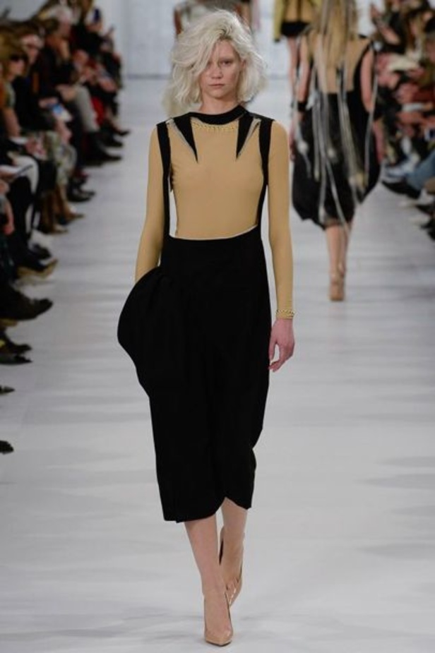 عرض أزياء ميزون مارجيلا لخريف وشتاء 2017-2018