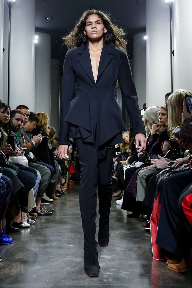 عرض أزياء موغلر لموسم خريف وشتاء 2019