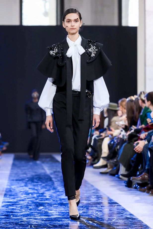 مجموعة Elie Saab لخريف وشتاء 2020-2021 خلال اسبوع الموضة في باريس