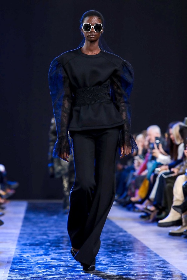 مجموعة Elie Saab لخريف وشتاء 2020-2021 خلال اسبوع الموضة في باريس