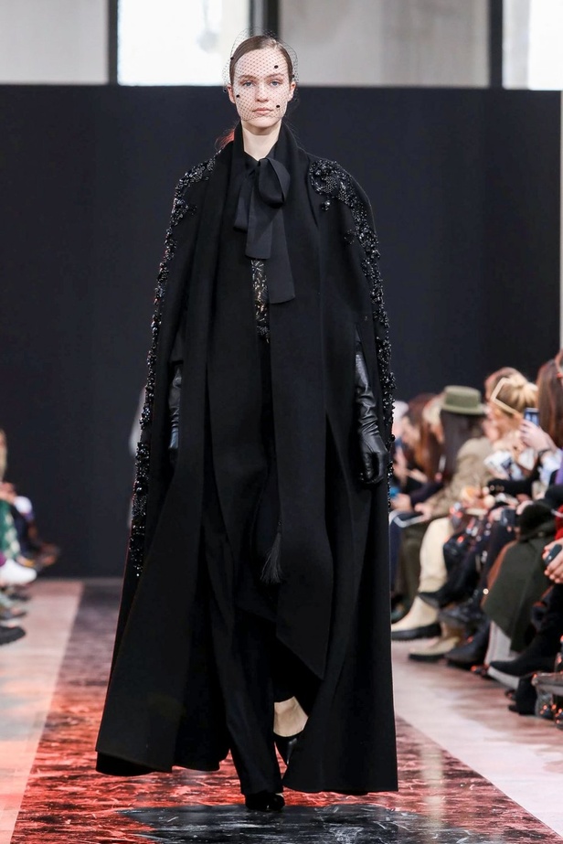 مجموعة Elie Saab لخريف وشتاء 2020-2021 خلال اسبوع الموضة في باريس