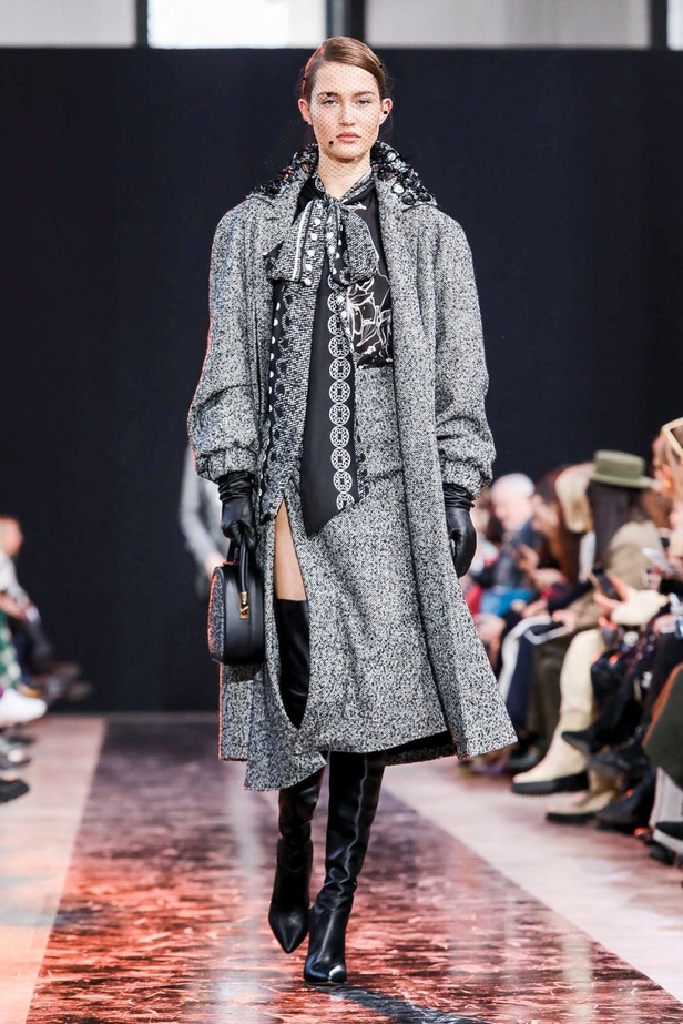 مجموعة Elie Saab لخريف وشتاء 2020-2021 خلال اسبوع الموضة في باريس