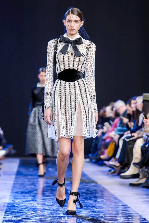 مجموعة Elie Saab لخريف وشتاء 2020-2021 خلال اسبوع الموضة في باريس