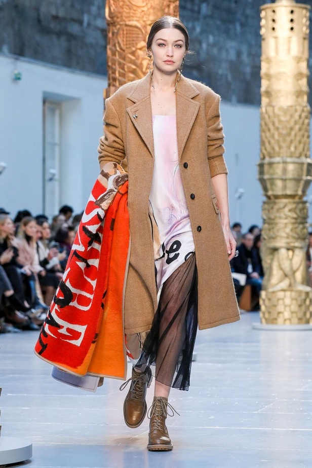مجموعة كلوي Chloe لخريف وشتاء 2020-2021 خلال اسبوع الموضة في باريس