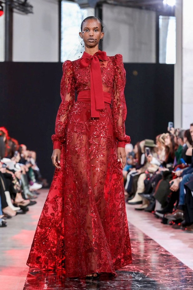 مجموعة Elie Saab لخريف وشتاء 2020-2021 خلال اسبوع الموضة في باريس