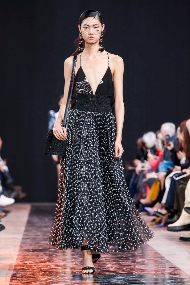 مجموعة Elie Saab لخريف وشتاء 2020-2021 خلال اسبوع الموضة في باريس