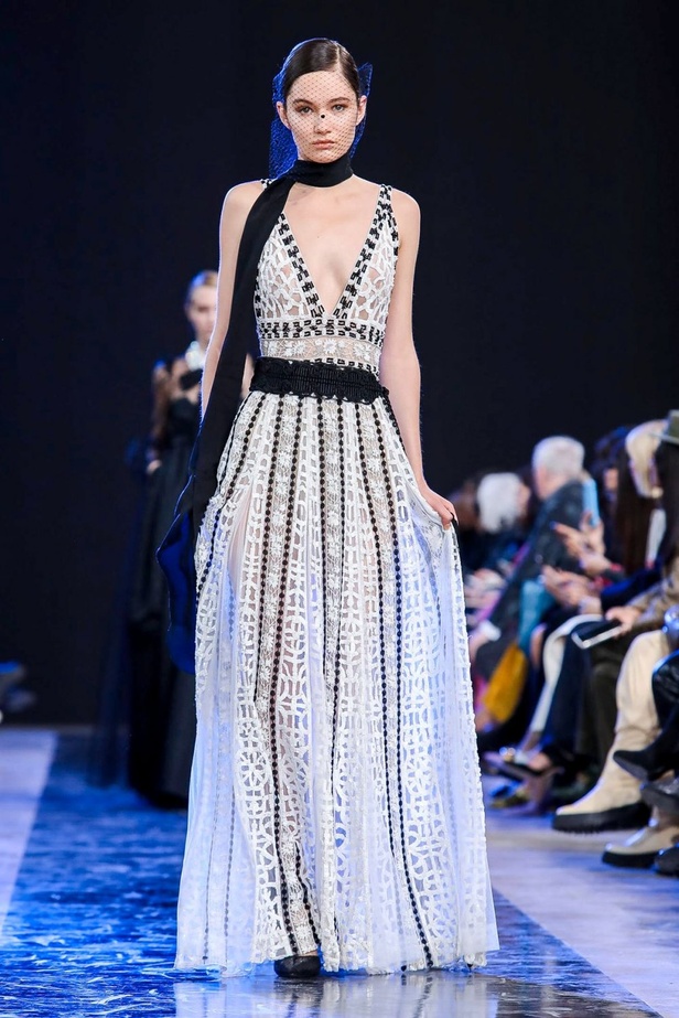 مجموعة Elie Saab لخريف وشتاء 2020-2021 خلال اسبوع الموضة في باريس