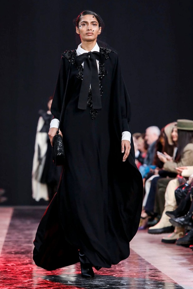 مجموعة Elie Saab لخريف وشتاء 2020-2021 خلال اسبوع الموضة في باريس