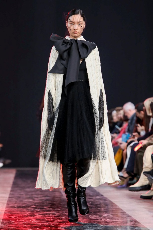 مجموعة Elie Saab لخريف وشتاء 2020-2021 خلال اسبوع الموضة في باريس