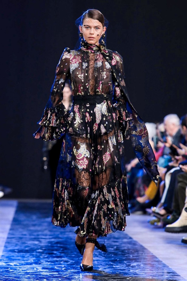مجموعة Elie Saab لخريف وشتاء 2020-2021 خلال اسبوع الموضة في باريس
