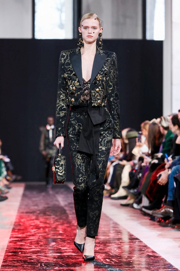 مجموعة Elie Saab لخريف وشتاء 2020-2021 خلال اسبوع الموضة في باريس