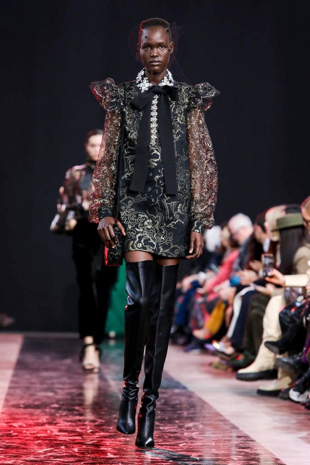 مجموعة Elie Saab لخريف وشتاء 2020-2021 خلال اسبوع الموضة في باريس