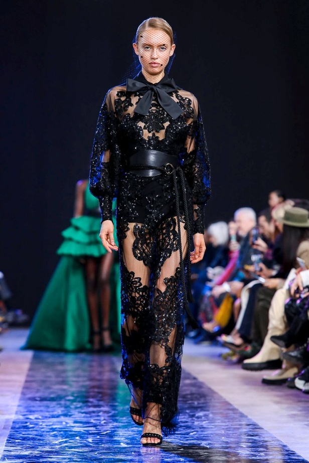 مجموعة Elie Saab لخريف وشتاء 2020-2021 خلال اسبوع الموضة في باريس