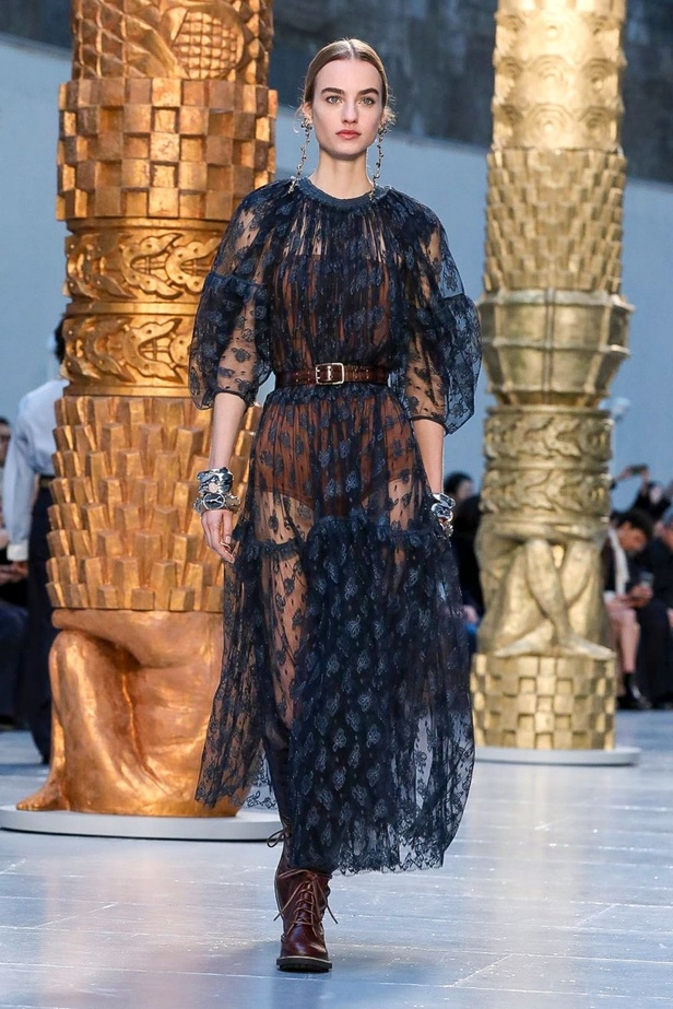 مجموعة كلوي Chloe لخريف وشتاء 2020-2021 خلال اسبوع الموضة في باريس