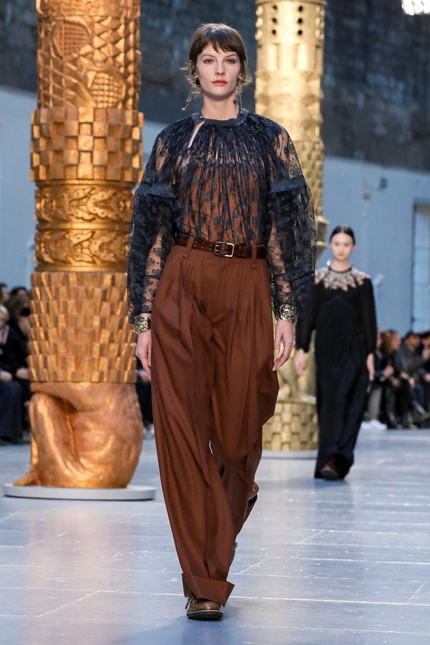 مجموعة كلوي Chloe لخريف وشتاء 2020-2021 خلال اسبوع الموضة في باريس