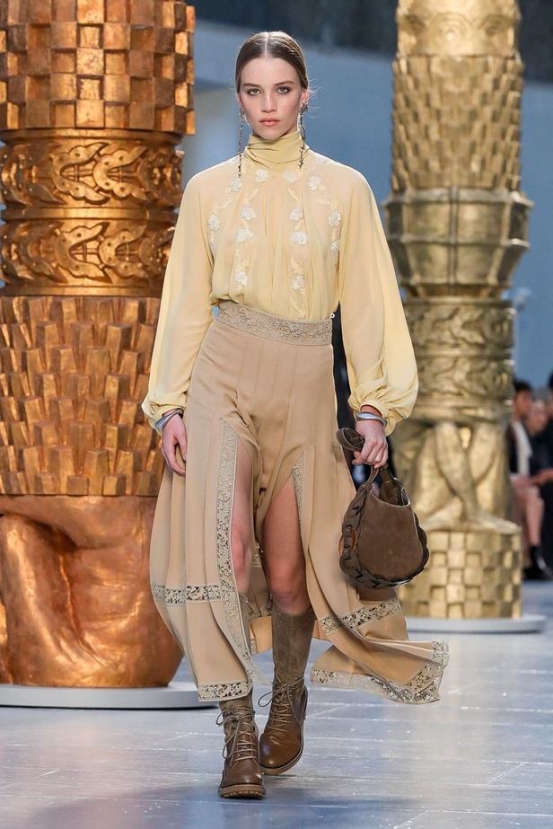 مجموعة كلوي Chloe لخريف وشتاء 2020-2021 خلال اسبوع الموضة في باريس