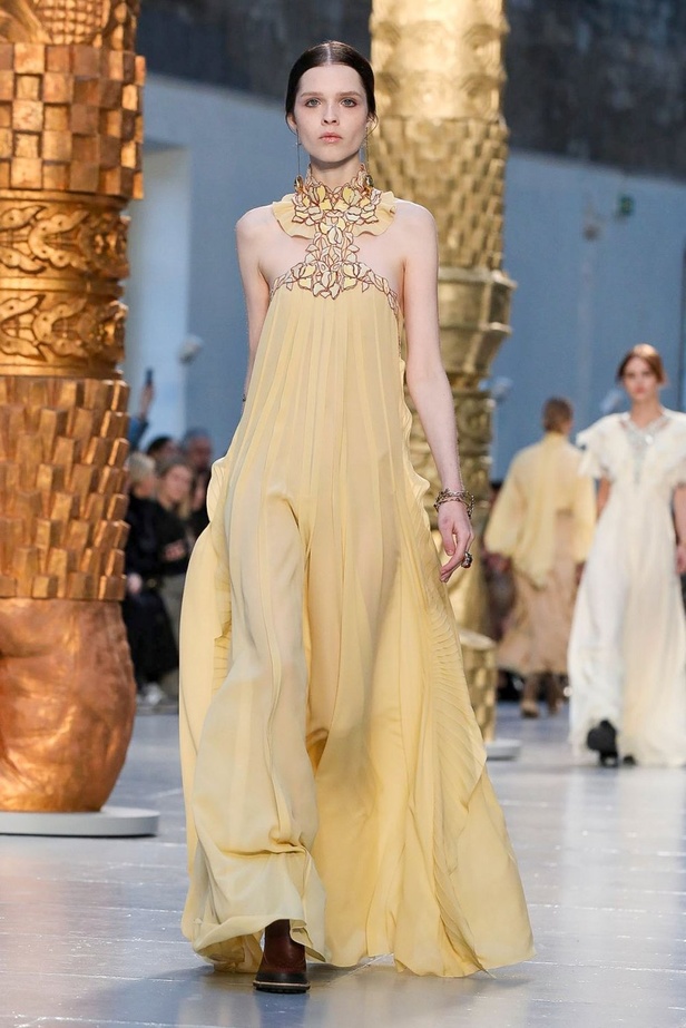 مجموعة كلوي Chloe لخريف وشتاء 2020-2021 خلال اسبوع الموضة في باريس