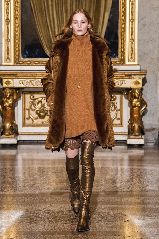 عرض ازياء ارمانو سيرفينو لموضة خريف وشتاء 2021-2022