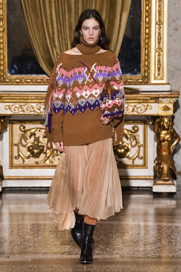 عرض ازياء ارمانو سيرفينو لموضة خريف وشتاء 2021-2022