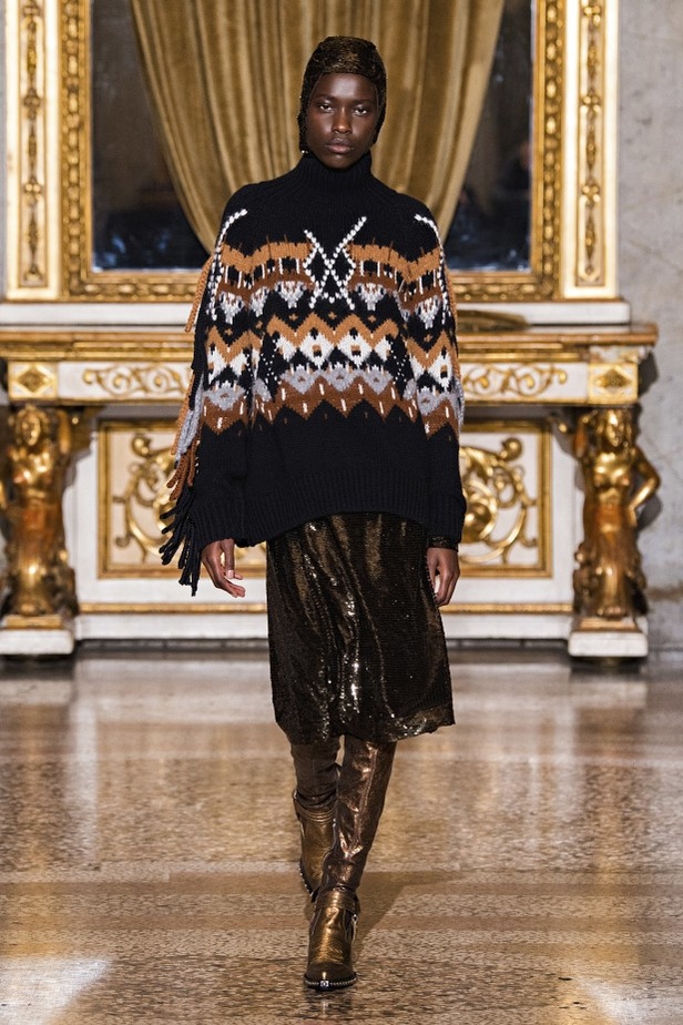 عرض ازياء ارمانو سيرفينو لموضة خريف وشتاء 2021-2022