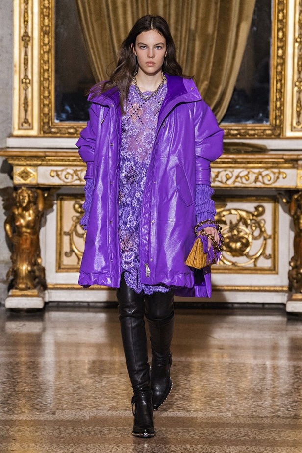 عرض ازياء ارمانو سيرفينو لموضة خريف وشتاء 2021-2022