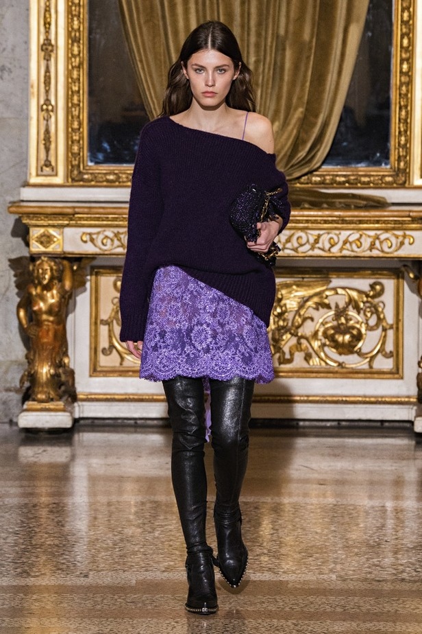 عرض ازياء ارمانو سيرفينو لموضة خريف وشتاء 2021-2022