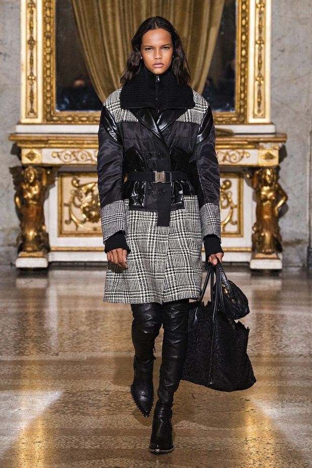 عرض ازياء ارمانو سيرفينو لموضة خريف وشتاء 2021-2022