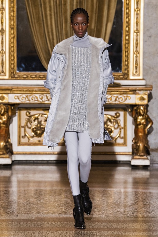 عرض ازياء ارمانو سيرفينو لموضة خريف وشتاء 2021-2022