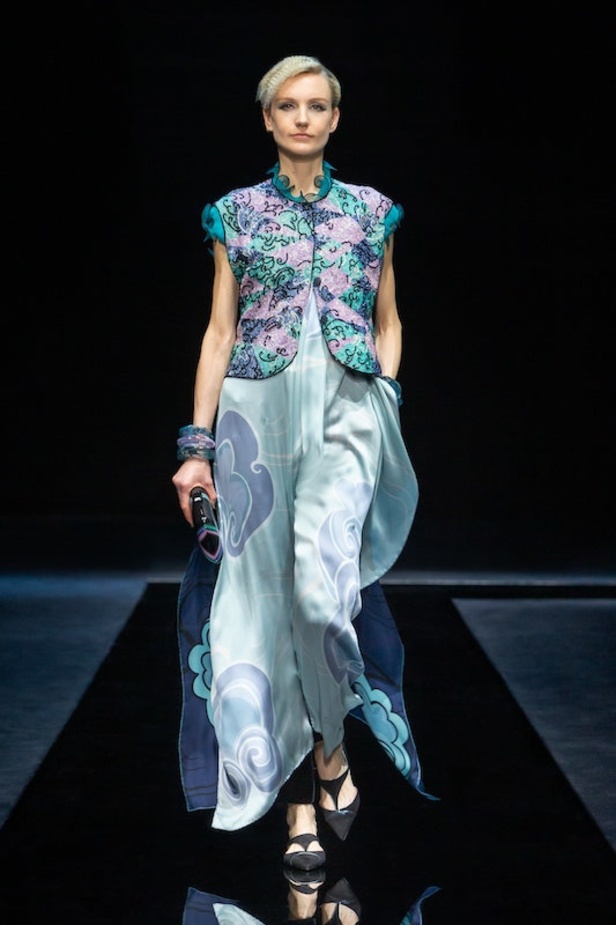 من عرض ازياء جيورجيو ارماني لموسم خريف وشتاء 2021