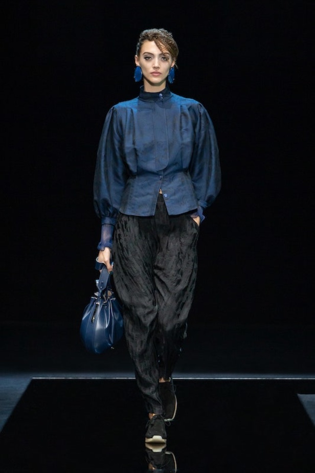 من عرض ازياء جيورجيو ارماني لموسم خريف وشتاء 2021