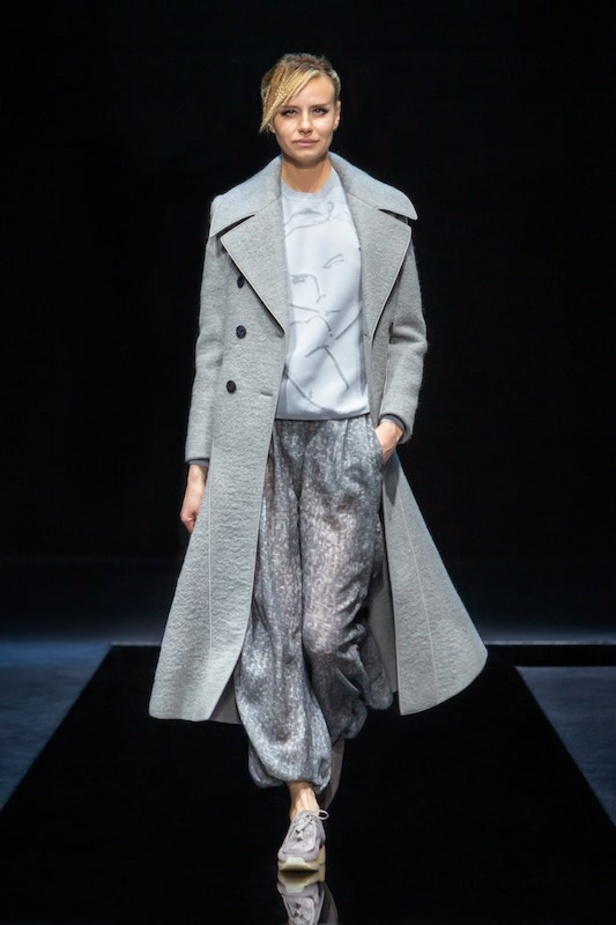 من عرض ازياء جيورجيو ارماني لموسم خريف وشتاء 2021